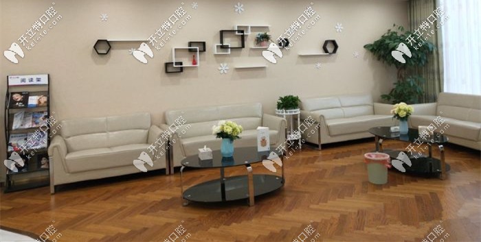 休息區(qū)的一角，寬敞明亮