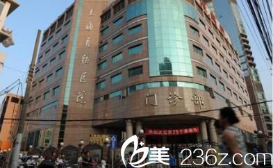 上海長(zhǎng)征醫(yī)院整形科大門